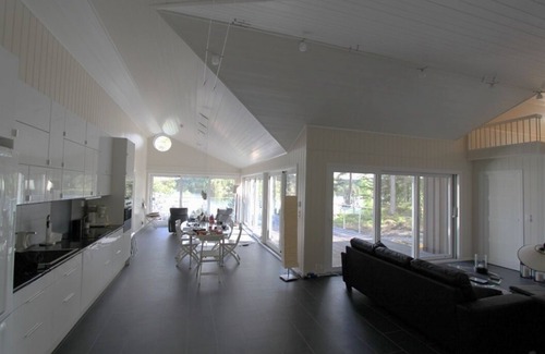 Vegarshei Cottage | High standard, quiet and calm, family-friendly right on the water, sunny