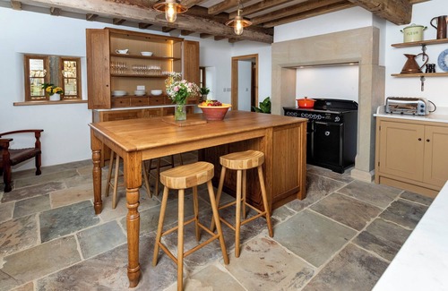 Sutton-in-Craven Cottage | HIGH STUBBING FARM, with hot tub in Cowling
