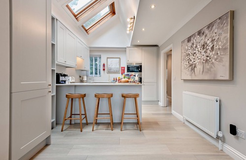 Sandbanks Villa | High Tides Elegant & Modern 4-Bedroom Villa in Sandbanks