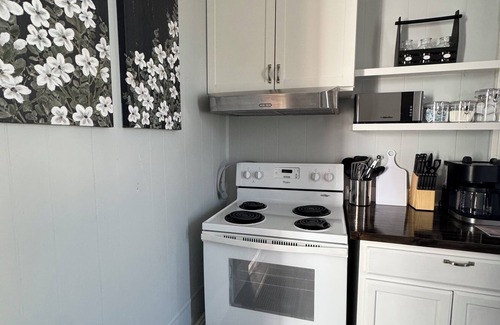 Jackson Apartment | Highland Ave 1-Bedroom Apartment
