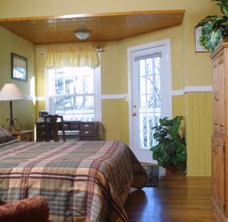 Flat Rock Hotel | Highland Lake Inn & Resort - Flat Rock