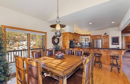 Eagle Mountain Estates Cabin | Highland Manor by Destination Big Bear : Luxury Log Estate in Eagle Mountain! Movie Theater/Game Room!