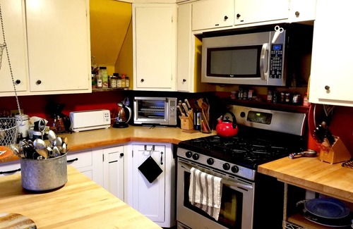 Columbia House | HIghly desireable close-in home in historic neighborhood, beautifully remodeled