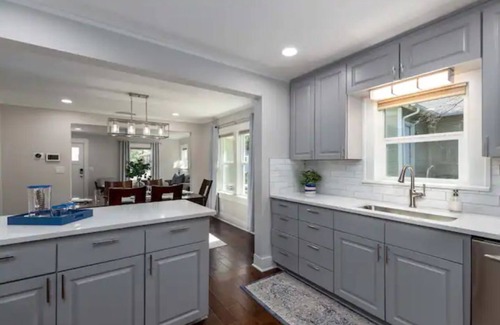 Arlington Heights House | Highly Rated, Exceptional Clean, Cozy, Comfortable Cowtown Casa TCU/Stockyards!