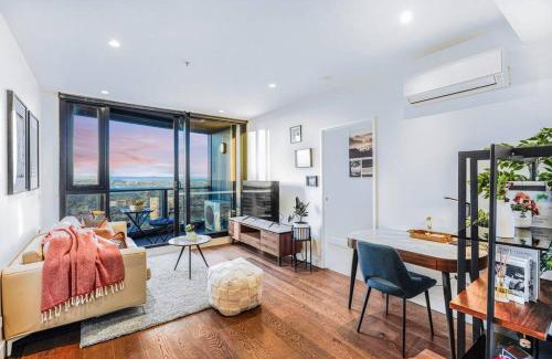 Box Hill Apartment | Highrise Skyline Spectacular View Luxury 2B2B1C