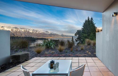 Queenstown Hotel | Highview Apartments