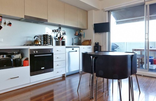 Northcote Apartment | Highview on High St A Balcony Haven in Northcote