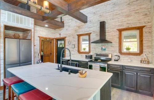 Heidelberg House | Hike and Climb Pet-Friendly Red River Gorge Cabin!