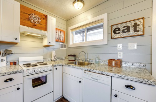 Cape Fair Apartment | Hike, Boat, Fish & More: Table Rock Lake Cottage