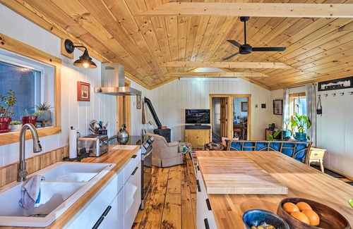 Williamsville Cottage | Hike & Swim On-site: Cozy Falls Brook Cabin