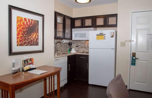 Vance Jackson Apartment | Hike the Natural Bridge Caverns! 2 Spacious Units, Kitchen, Free Breakfast, Pool