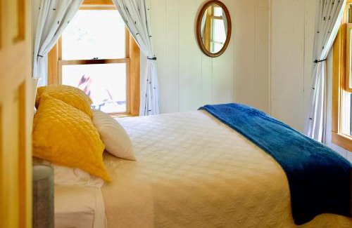 Williamsville House | Hiking Trails On-Site Cozy Falls Brook Cabin