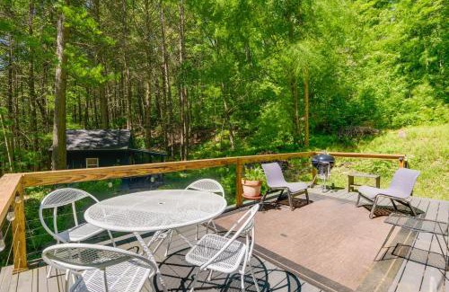 Williamsville House | Hiking Trails On-Site Cozy Falls Brook Cabin