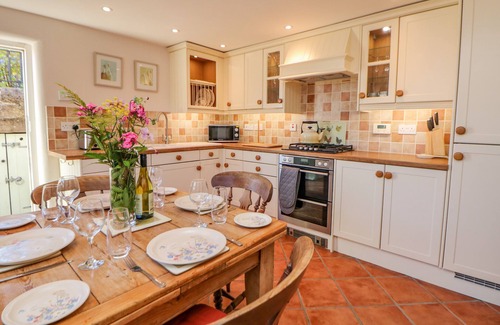 Winster Cottage | HILL COTTAGE, family friendly, character holiday cottage in Winster
