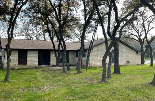 Cross Mountain House | Hill Country House & Pool - Fiesta Texas Sea World