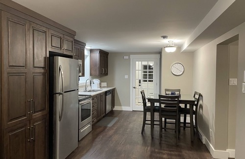 Torbay Apartment | Hill Side Suites - Beautiful bright Apt 10 mins from airport!