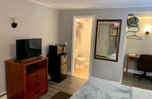 Juliustown Hotel | Hill Top Motel