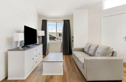 Nannup House | Hill View Cottages - Sail B