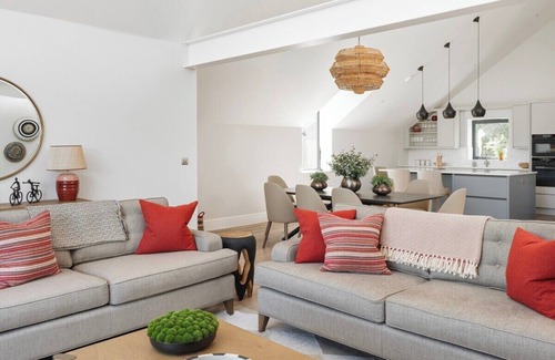 Holcombe House | Hill View House - Cookswood