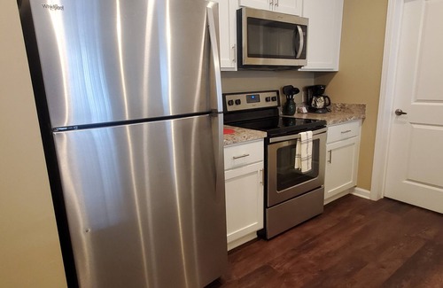 Tuttle West Apartment | Hillard/Dublin large apartment, furnished!