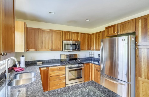 Stowe Condo | Hillcrest #1: 2 br w/community summer pool!