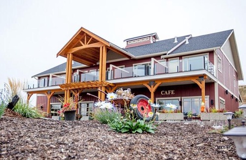 Black Mountain Bed & Breakfast | Hillcrest Farm Market B&B