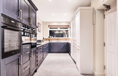 Newton Grange Cottage | HILLCREST HOUSE, pet friendly, with hot tub in Ashbourne