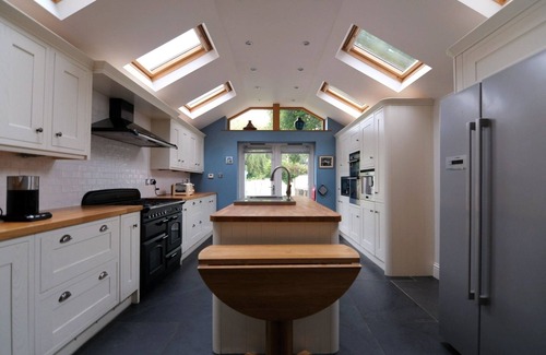 Braunton House | HILLS COURT. AVAILABLE WITH OPTIONAL HOT TUB (£300/wk)