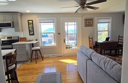 Harrisonburg House | Hillside 3-bedroom bungalow 1 mile from Harrisonburg City limits, great views!