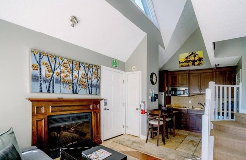 Craigleith Apartment | Hillside BLUE MTN family Loft