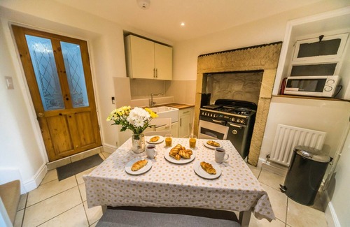Matlock Cottage | Hillside cottage in Matlock, No Deposit