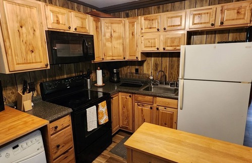 New Market Cabin | Hillside Haven | 2 Bed, 1 Bath
