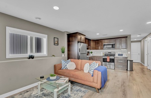 Medicine Hat House | Hillside Suite: Your Cozy, Modern Getaway in Medicine Hat