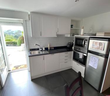 Isuskitza Apartment | Hillside View