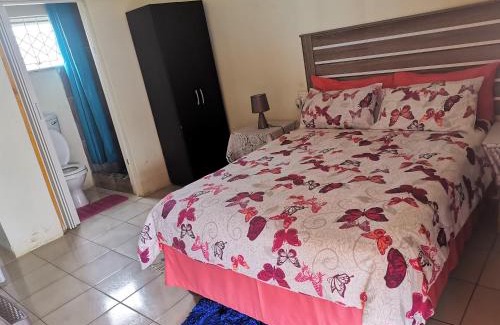 Mdumbi House | Hillside View Guesthouse