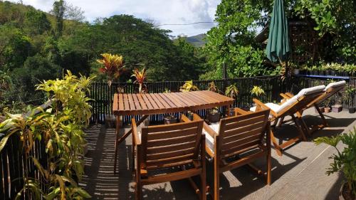 Coron Town Proper Ski Chalet | Hilltop chalet, with AC, private bathroom, kitchen & balcony with views