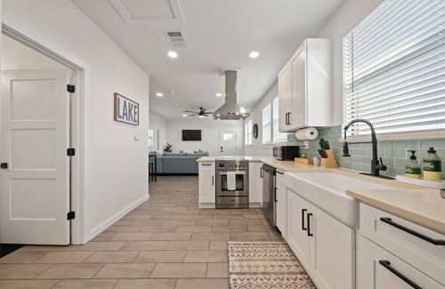 Lakeway House | Hilltop Haven, Couples Getaway
