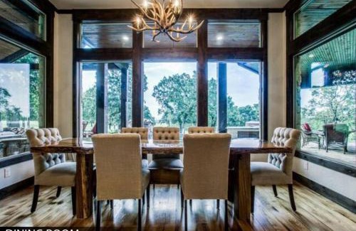 Valley View House | Hilltop Ranch House - Holiday & Family Destination