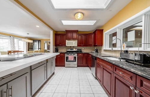 Harwood House | Hilltop Retreat · 2 Acre Estate With Indoor Pool & Hot Tub