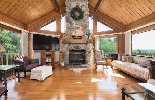 Hartford House | Hilltop Serenity - entire cabin- scenic oasis