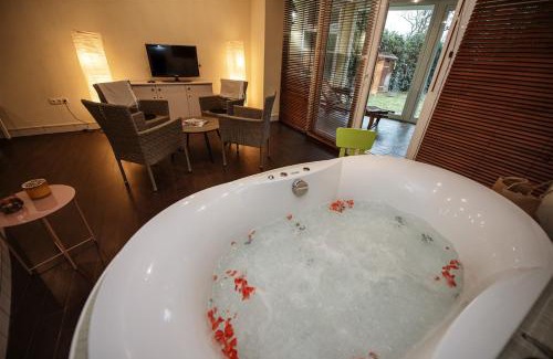 Pecs Villa | Hilltop Wellness Villa-big garden, sauna, hot tube