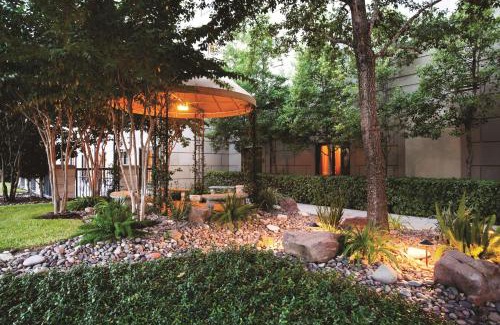 Deco Hotel | Hilton Garden Inn Houston Northwest