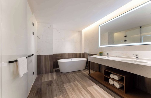 Wuxing Hotel | Hilton Garden Inn Huzhou High-Speed Railway Station
