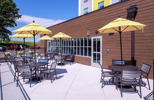 Waldron Hotel | Hilton Garden Inn Kansas City Airport Mo