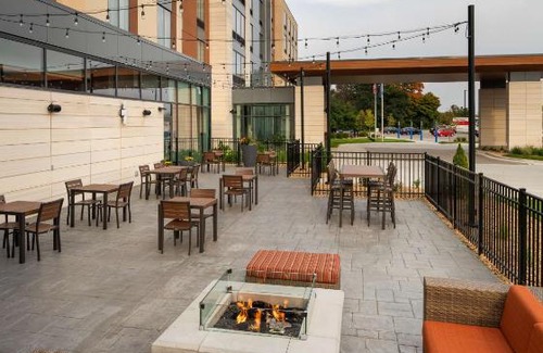 Brookfield Hotel | Hilton Garden Inn Milwaukee Brookfield Conference Center