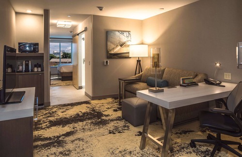 Moon Township Hotel | Hilton Garden Inn Pittsburgh Airport