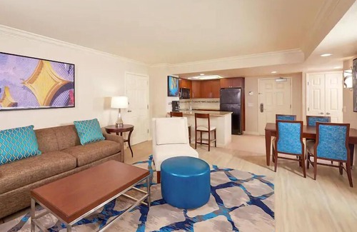 Las Vegas Condo | Hilton Grand Vacations Club on Paradise - 1 Bedroom