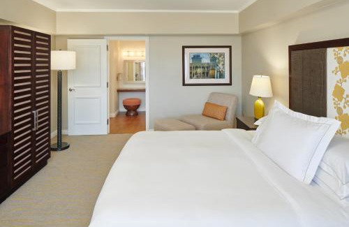 Waikiki Resort | Hilton Grand Vacations Club at Hilton Hawaiian Village