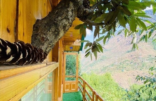Banjar Ski Chalet | Himalayan Abode Tree House, Sainj