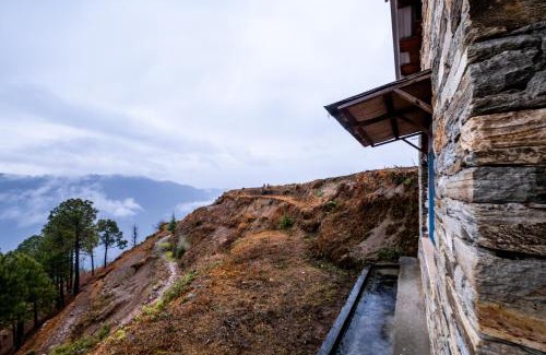 Almora House | Himalayan Paradise, Boutique room w Binsar view by Roamhome
